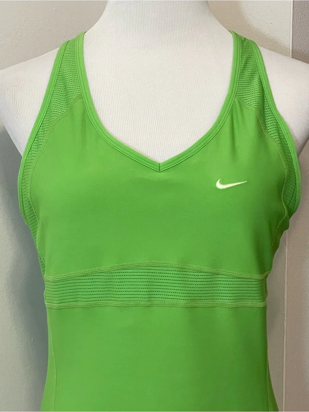 Nike Dri-Fit Women’s Green V-Neck Racerback Athletic Tank Top Size XL